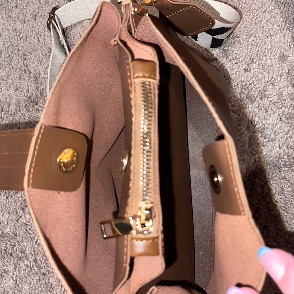 Chevron shoulder strap purse - Picture 6 of 6